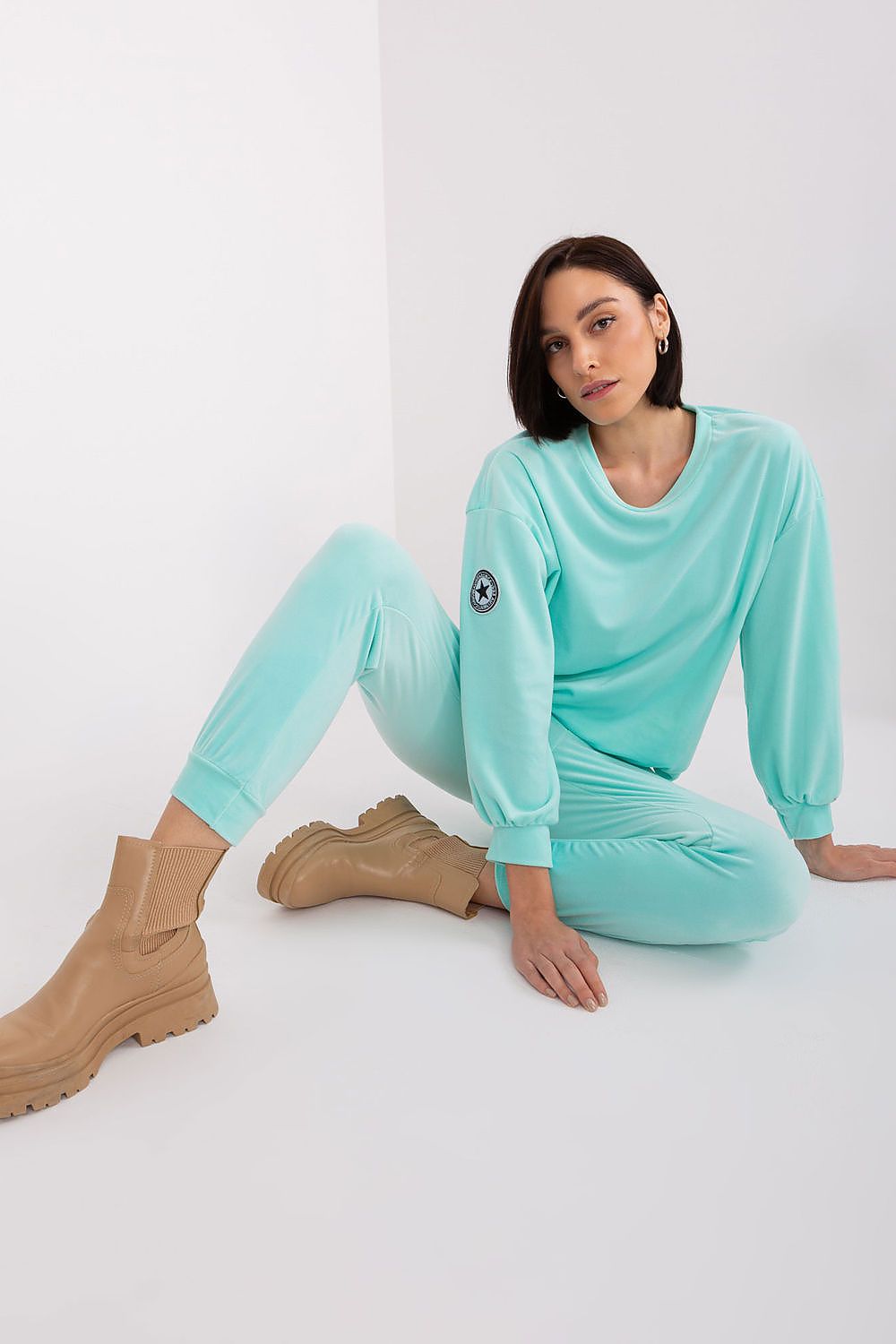 Elegante und feminine Trainingsanzug aus Velourstrick