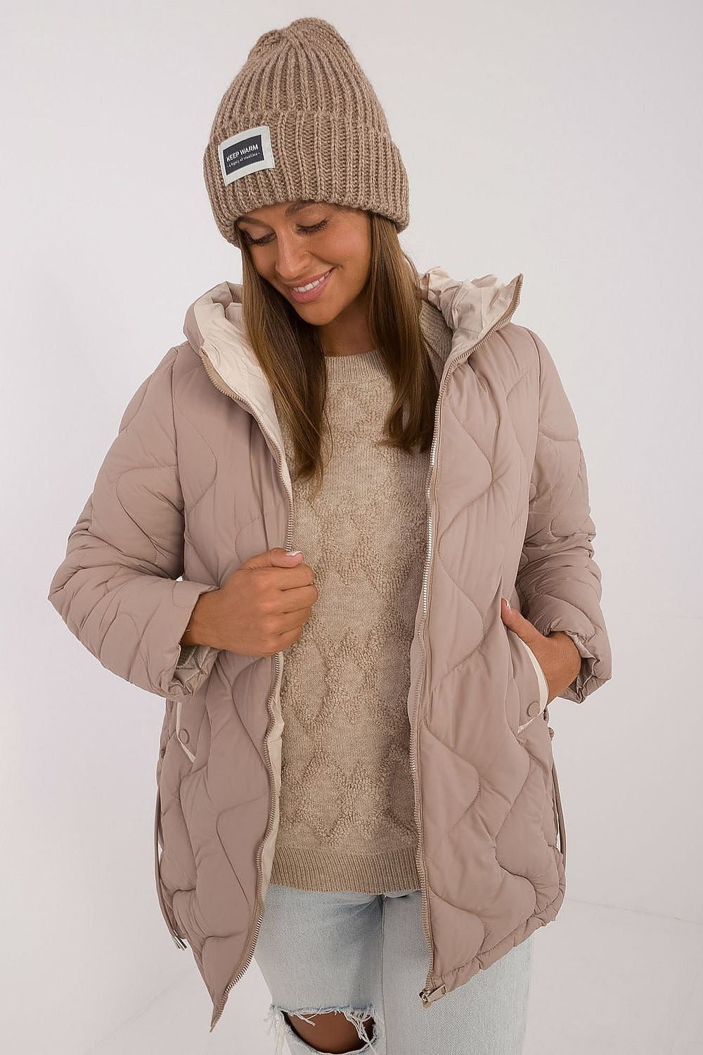 Steppjacke  mit einer praktischen Kapuze, Einschubtaschen und langen Ärmeln