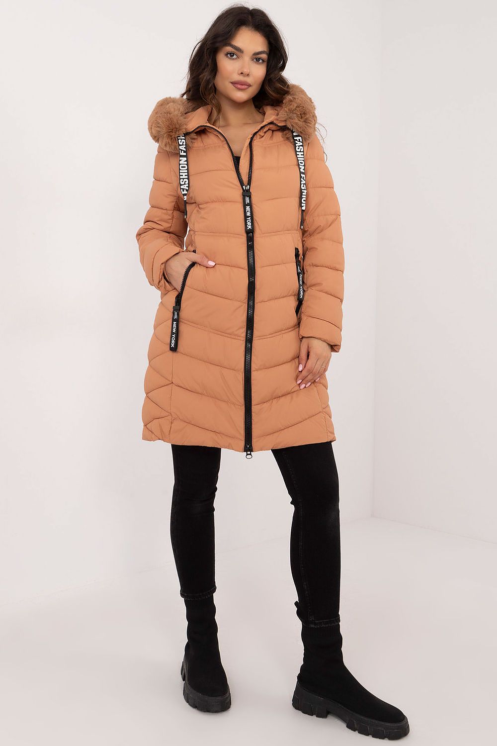 Steppjacke mit Kapuze mit verstellbarem Kordelzug