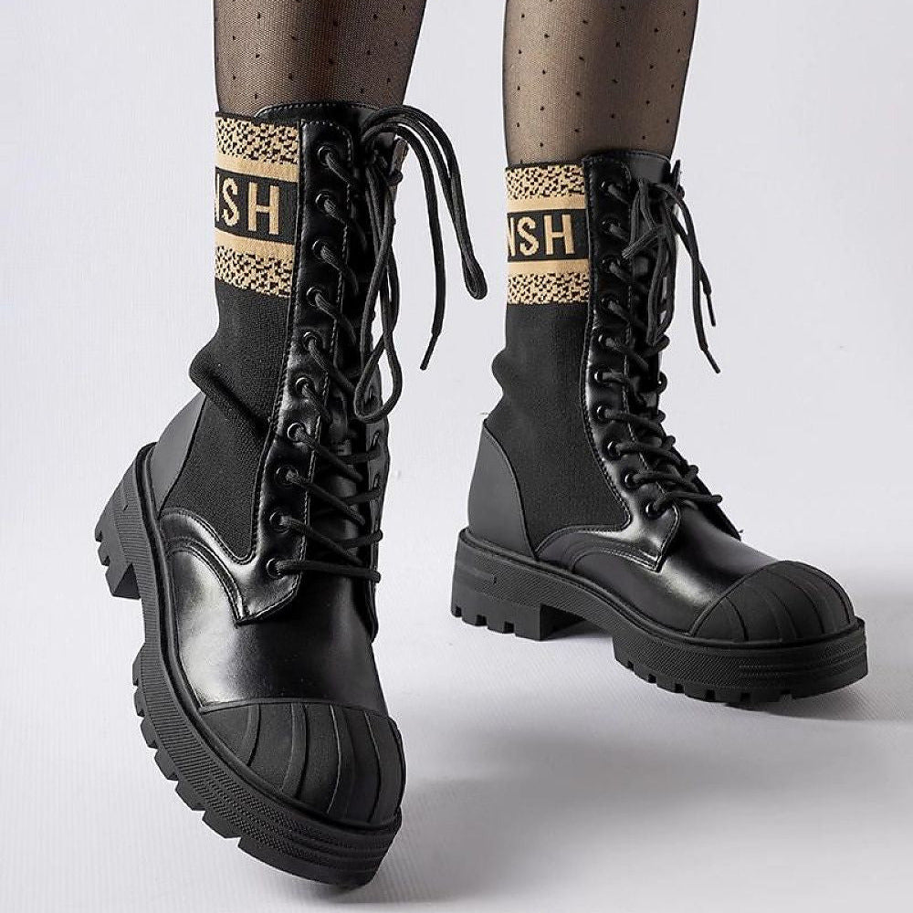 Strumpfstiefel mit brauner Aufschrift