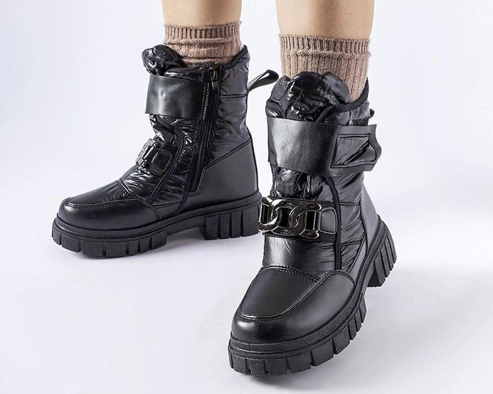 Schneestiefel mit dekorativer Schnalle