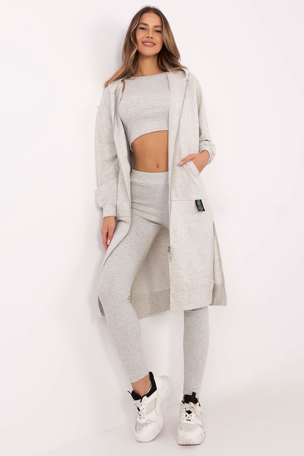 3 teiliges-Set bestehend aus einem Pullover, einem Top und Leggings