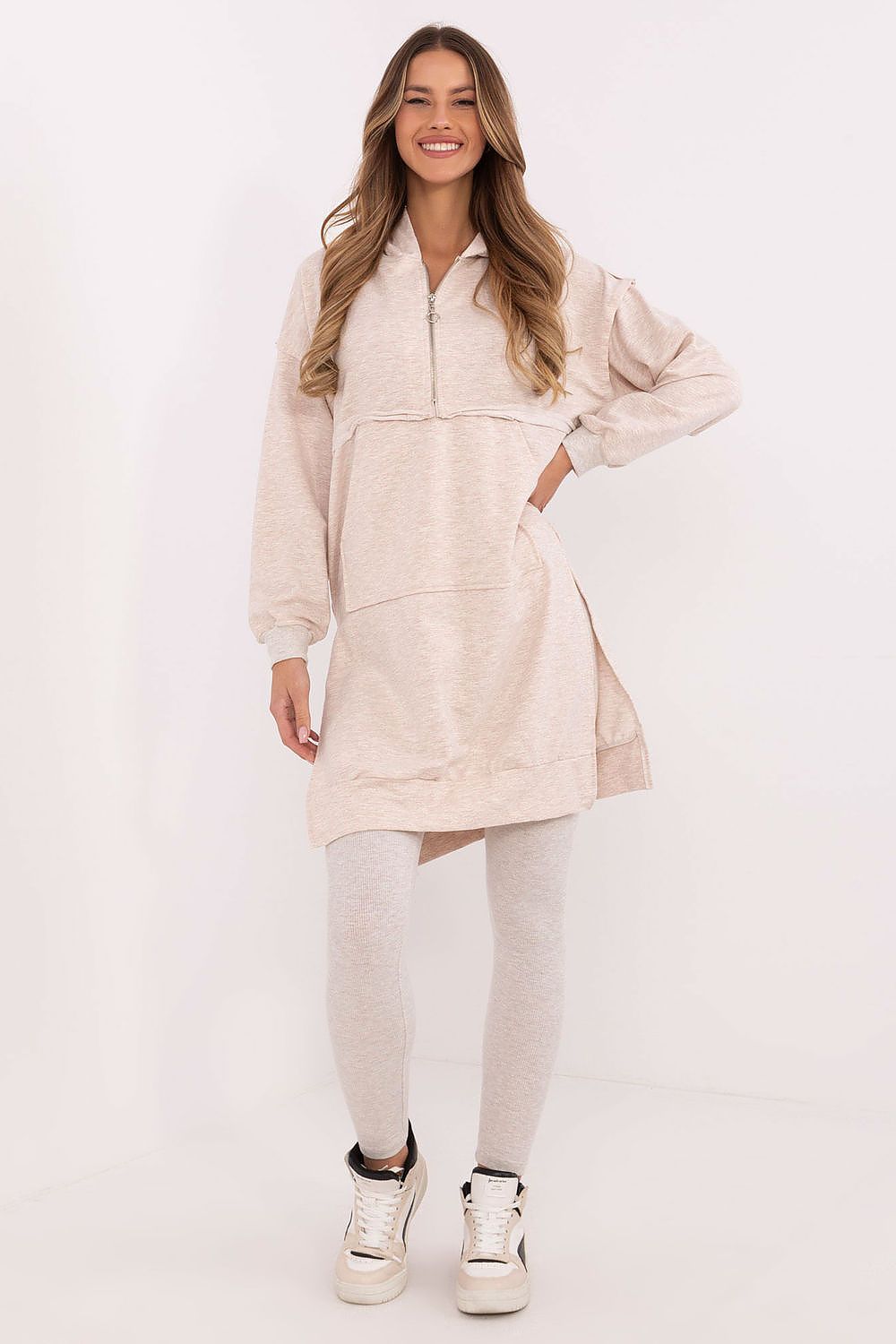 Set aus einem langen Pullover und Leggings