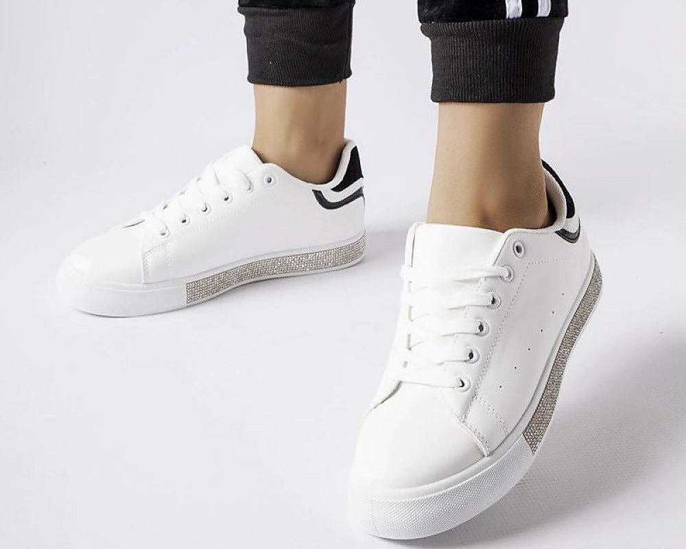 Schwarz-weiße Sneaker mit Zirkonia