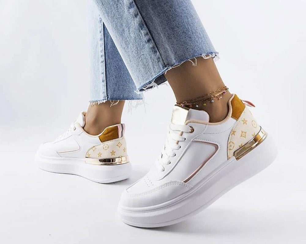 Stilvolle weiß/goldene Sneakers