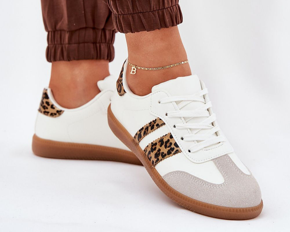 Modische, niedrige Sneaker aus Kunstleder