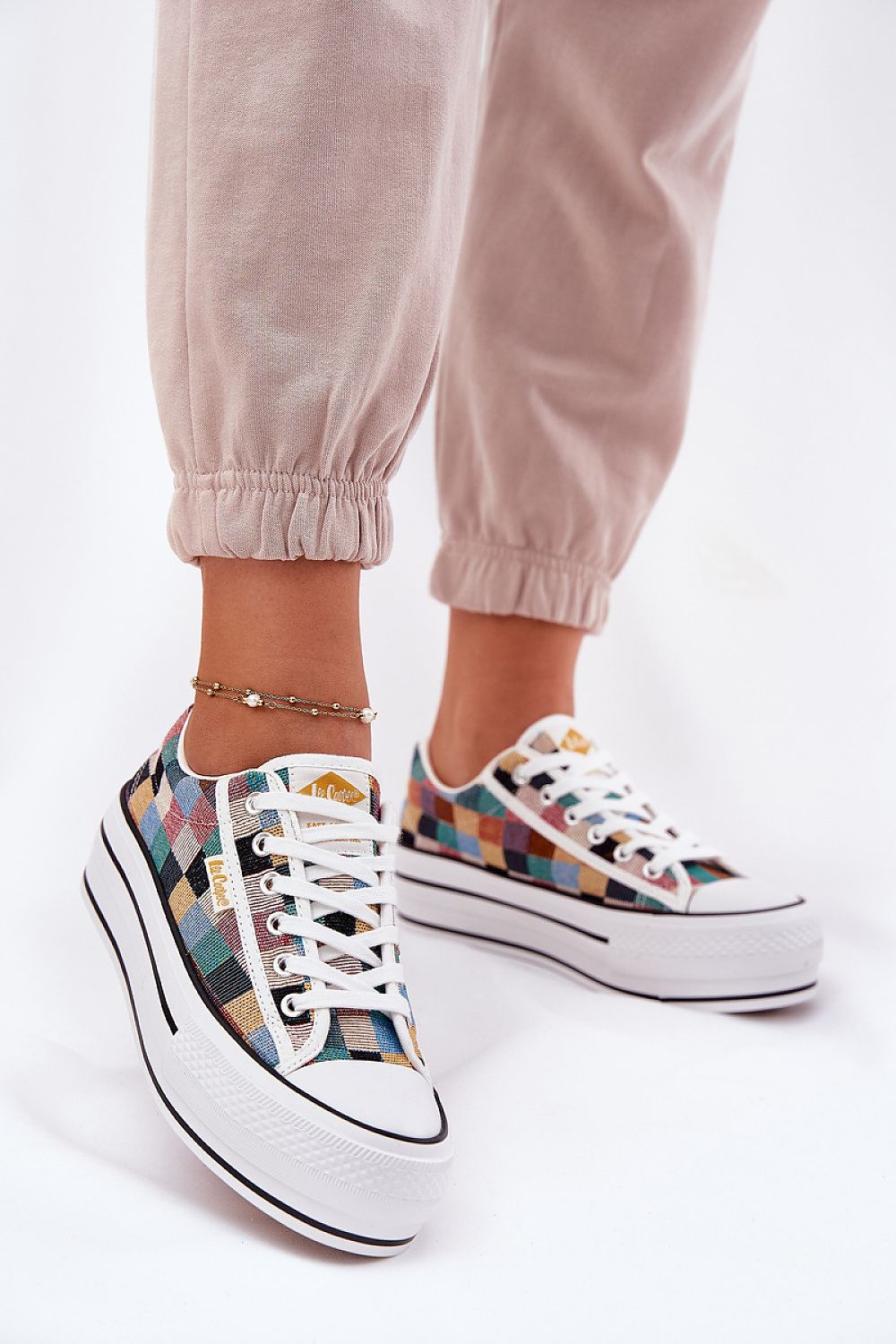 Sneakers Step in style