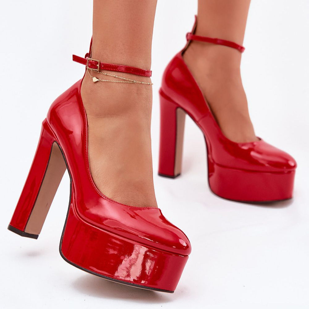 Pumps aus Kunstleder