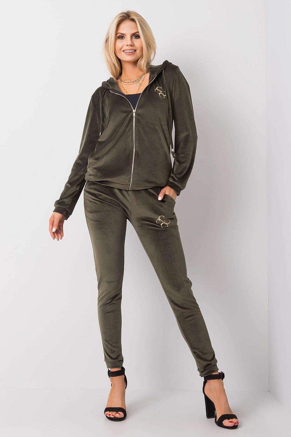 Veloursse aus Sweatshirt und Hose