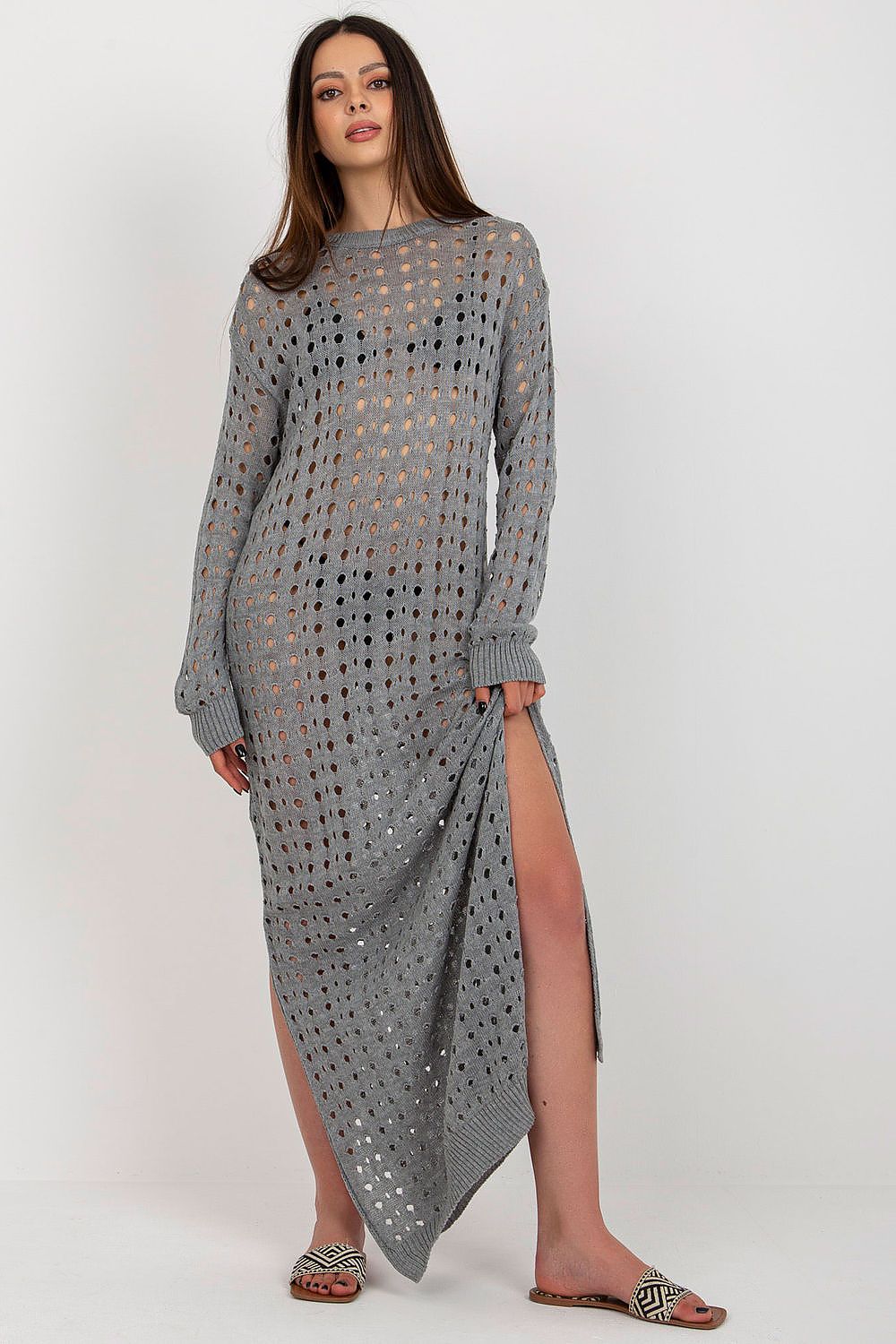 Langes Strickkleid mit langen Ärmeln